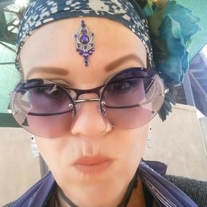 Meet your Posher, Julia